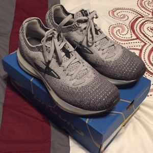 Brooks women’s Levitate 2 Running Shoes